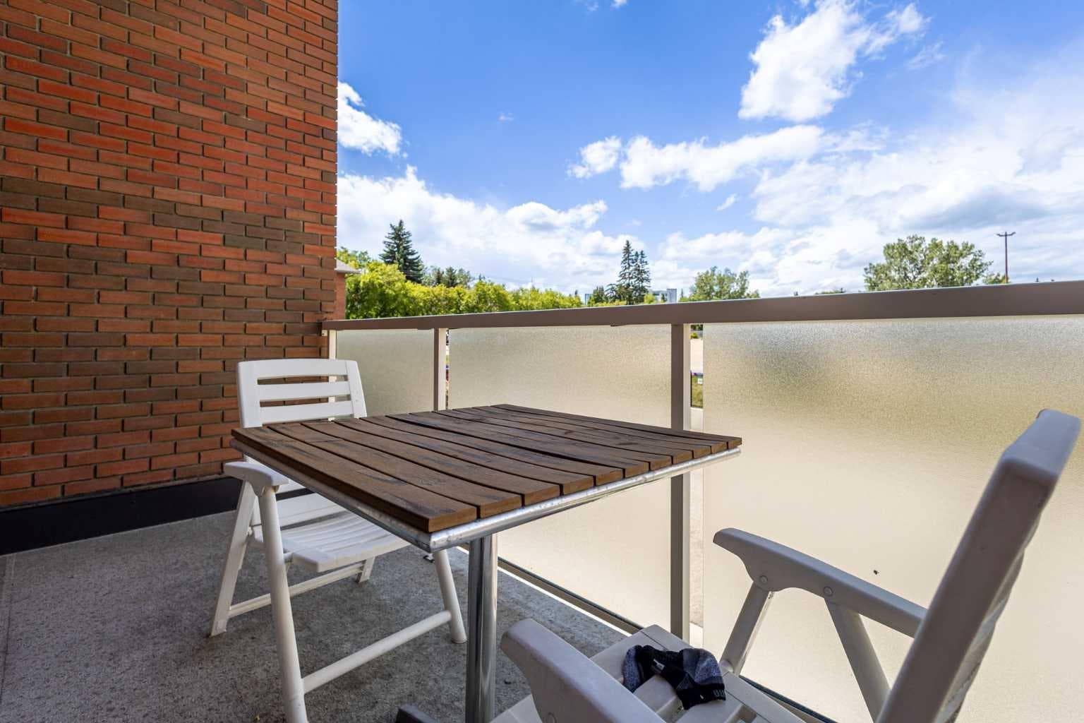 303, 1305 Glenmore Trail SW