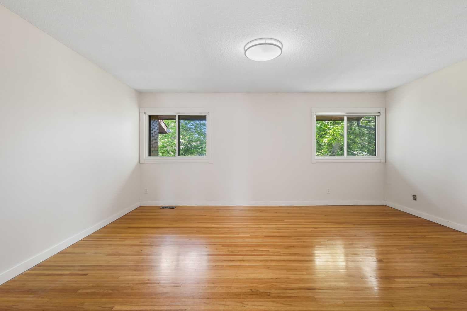 303, 1305 Glenmore Trail SW