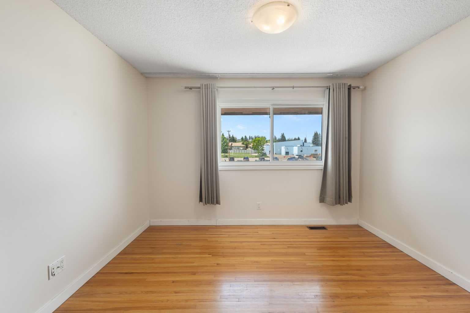 303, 1305 Glenmore Trail SW
