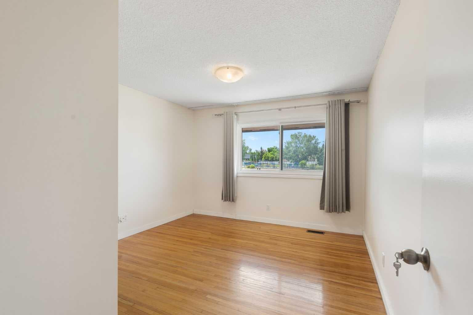 303, 1305 Glenmore Trail SW