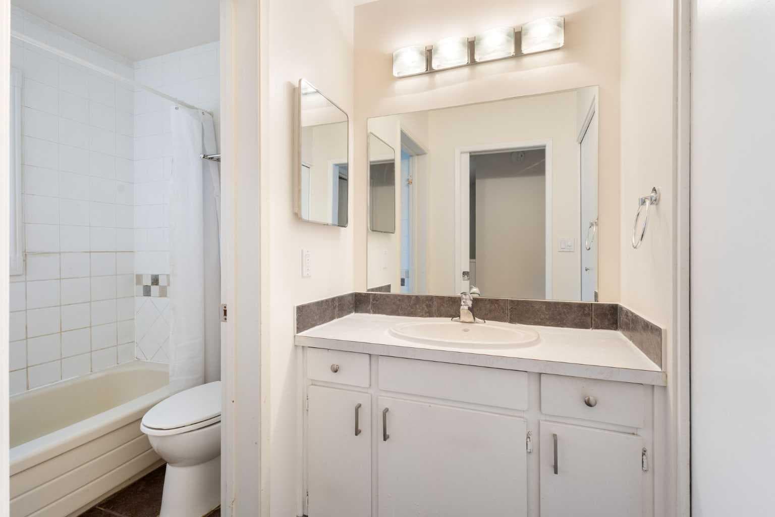 303, 1305 Glenmore Trail SW
