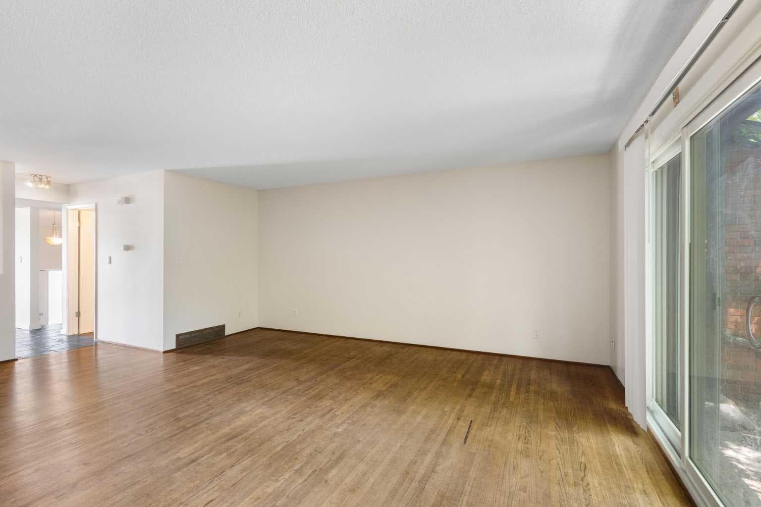 303, 1305 Glenmore Trail SW