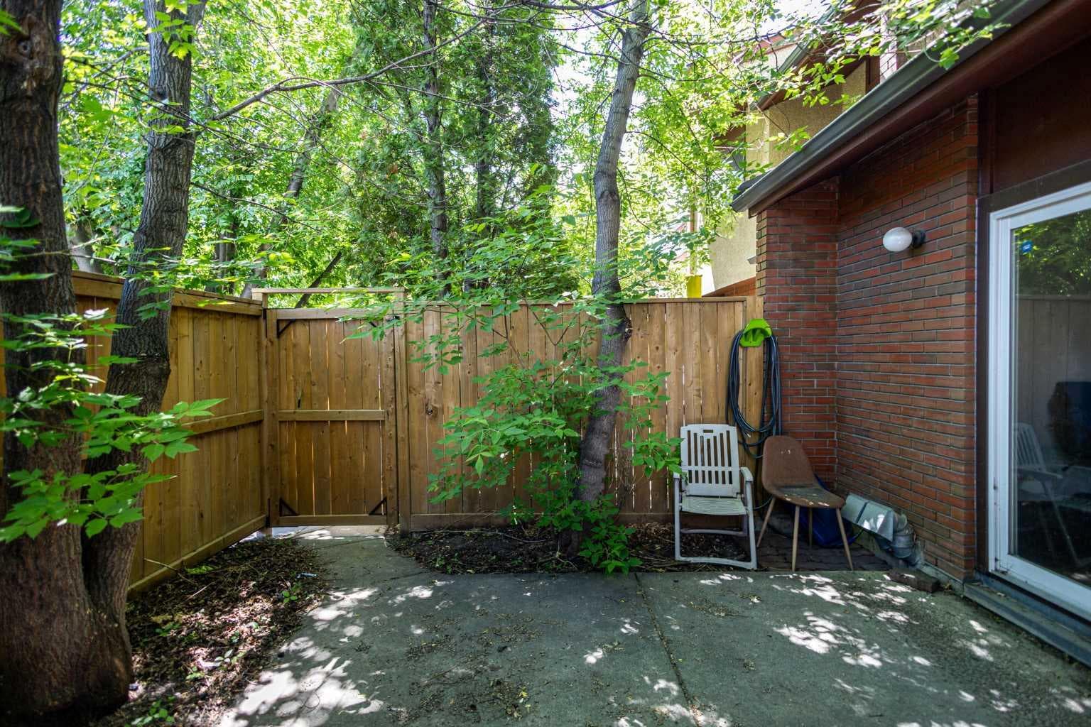 303, 1305 Glenmore Trail SW