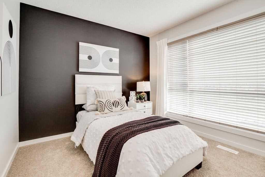102 Rochester Crescent NW