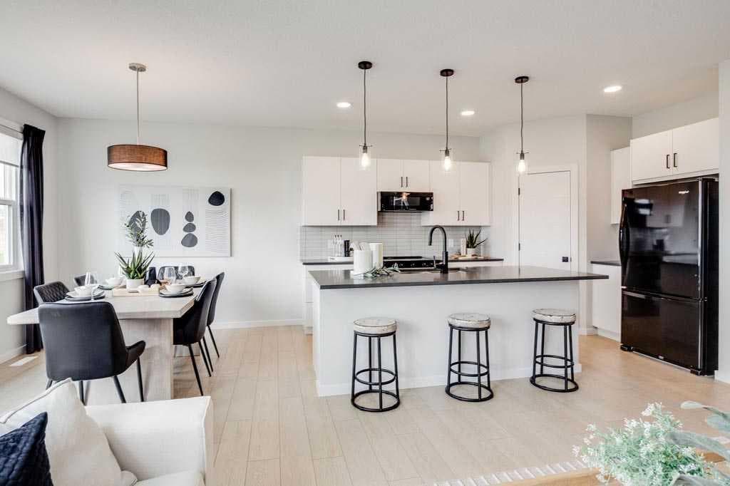 102 Rochester Crescent NW