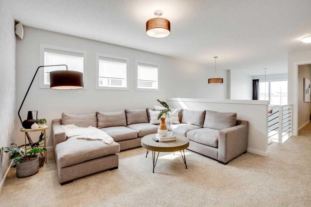102 Rochester Crescent NW