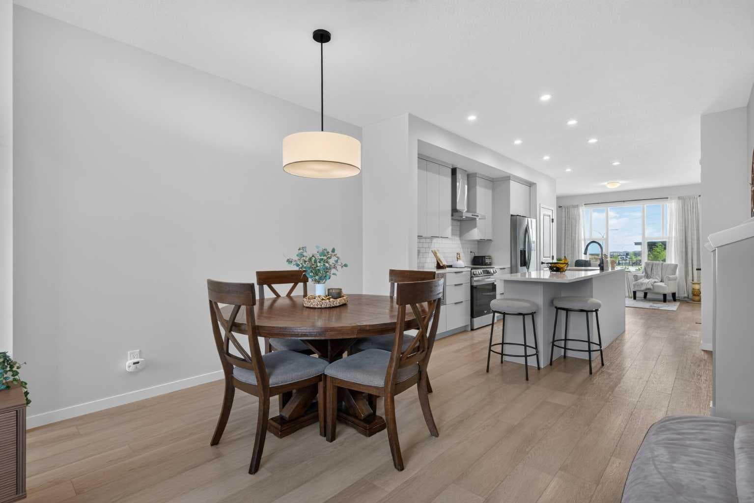 257 Edith Green NW