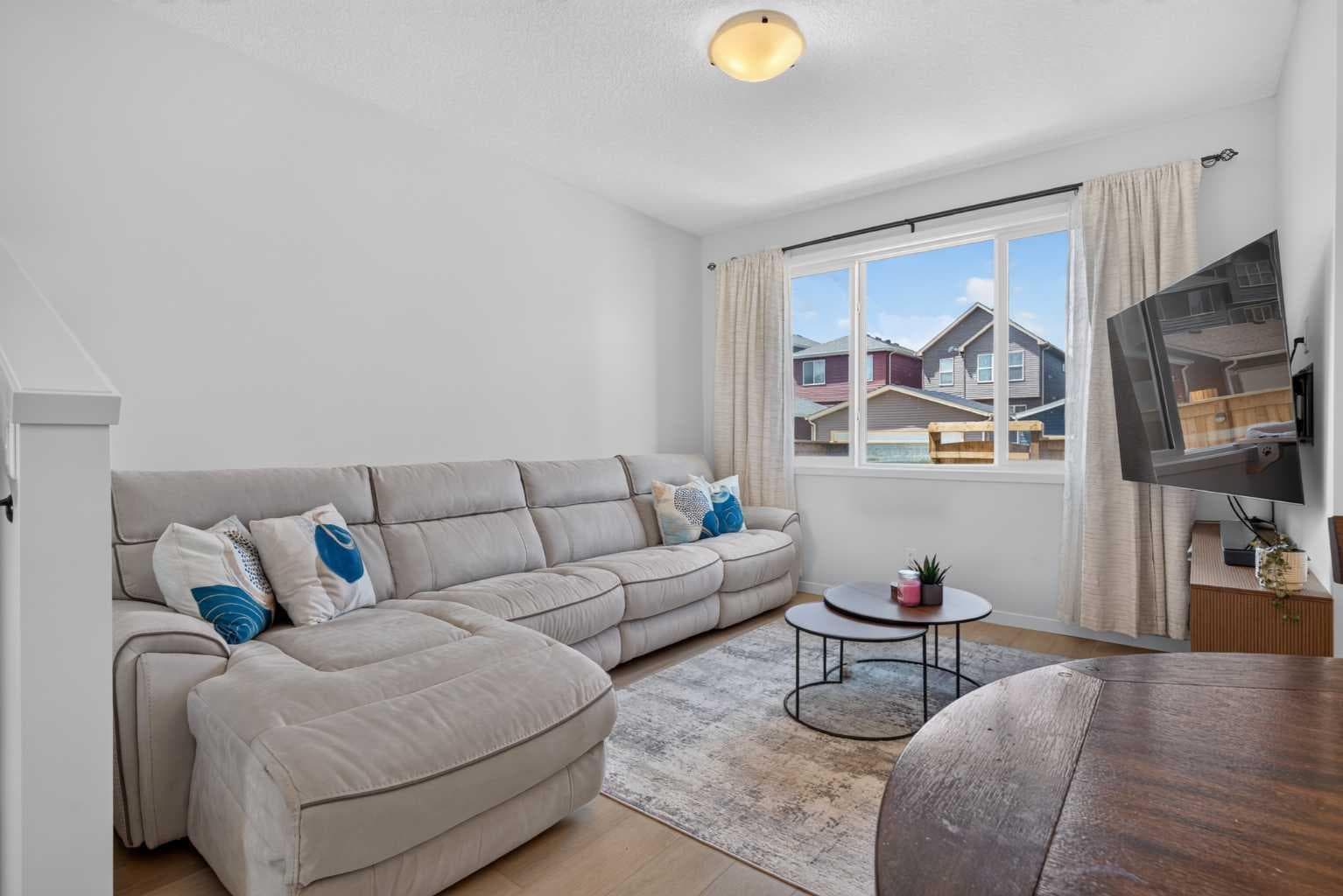 257 Edith Green NW