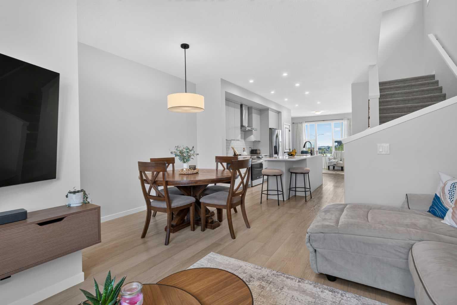 257 Edith Green NW