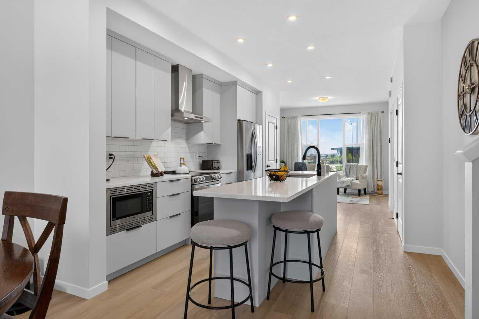 257 Edith Green NW