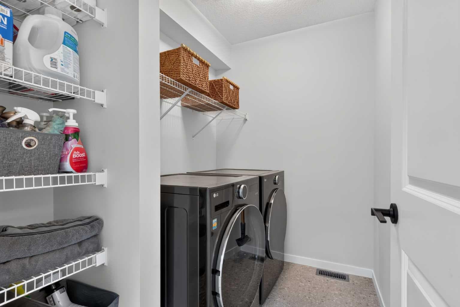 257 Edith Green NW