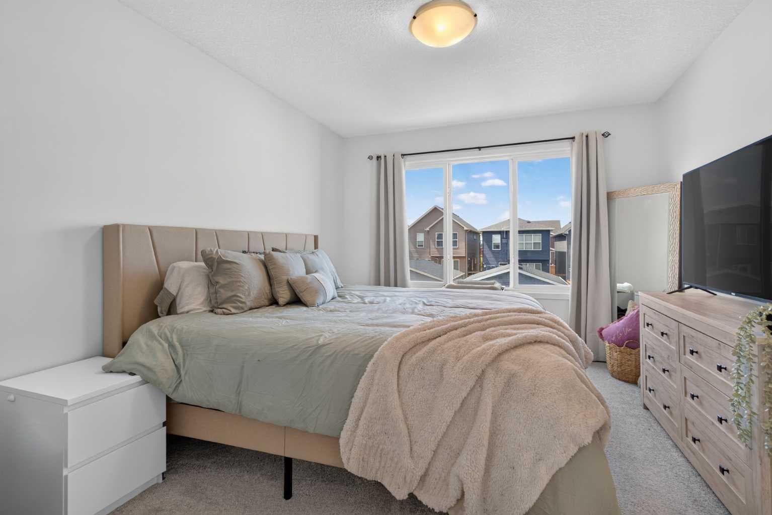257 Edith Green NW