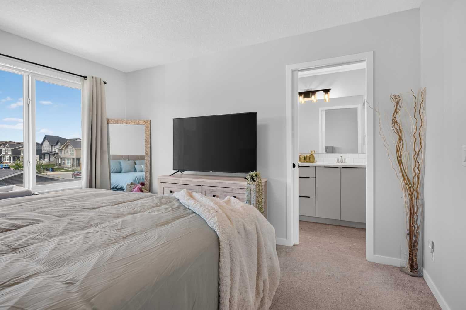 257 Edith Green NW