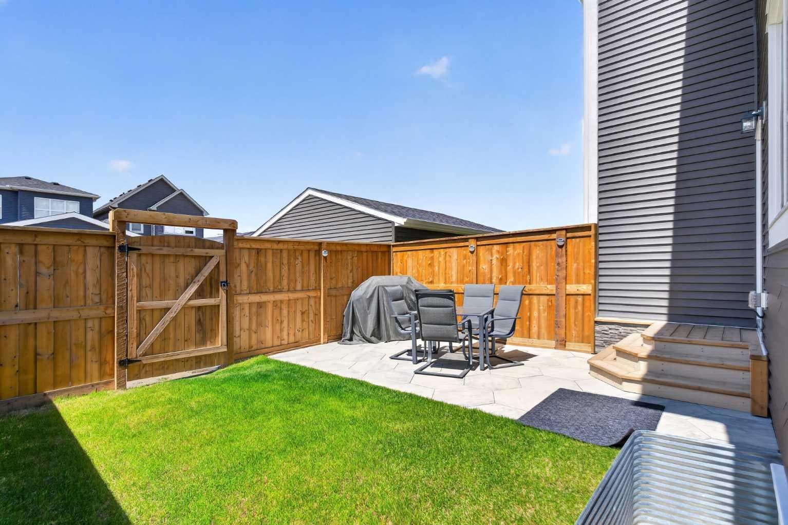 257 Edith Green NW