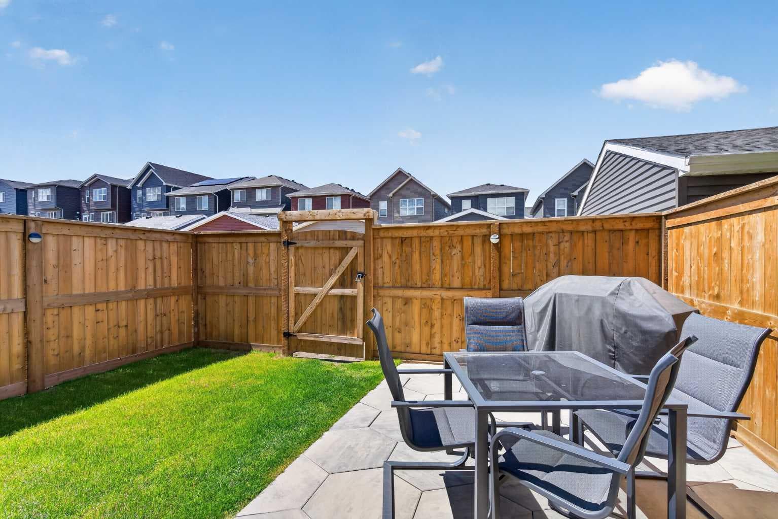 257 Edith Green NW