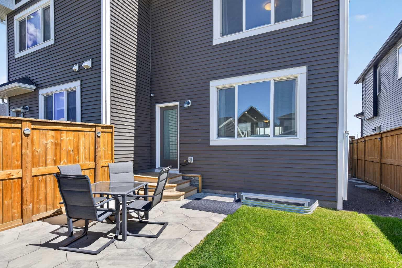 257 Edith Green NW