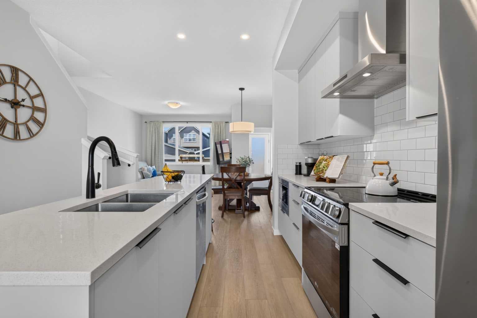 257 Edith Green NW
