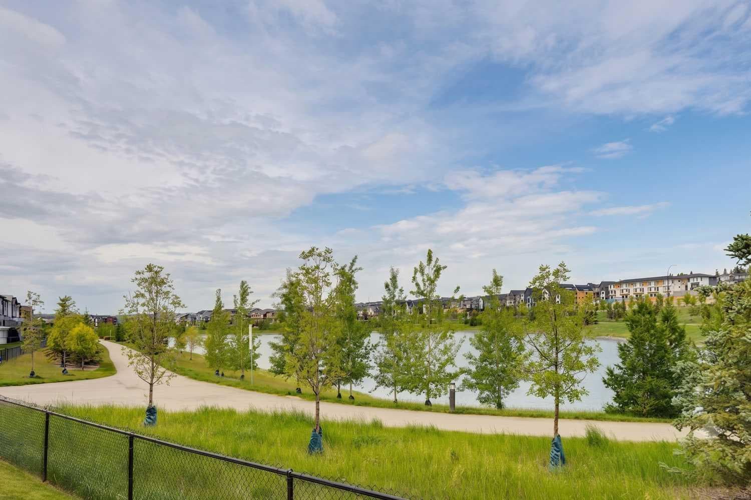 412, 260 Rowley Way NW
