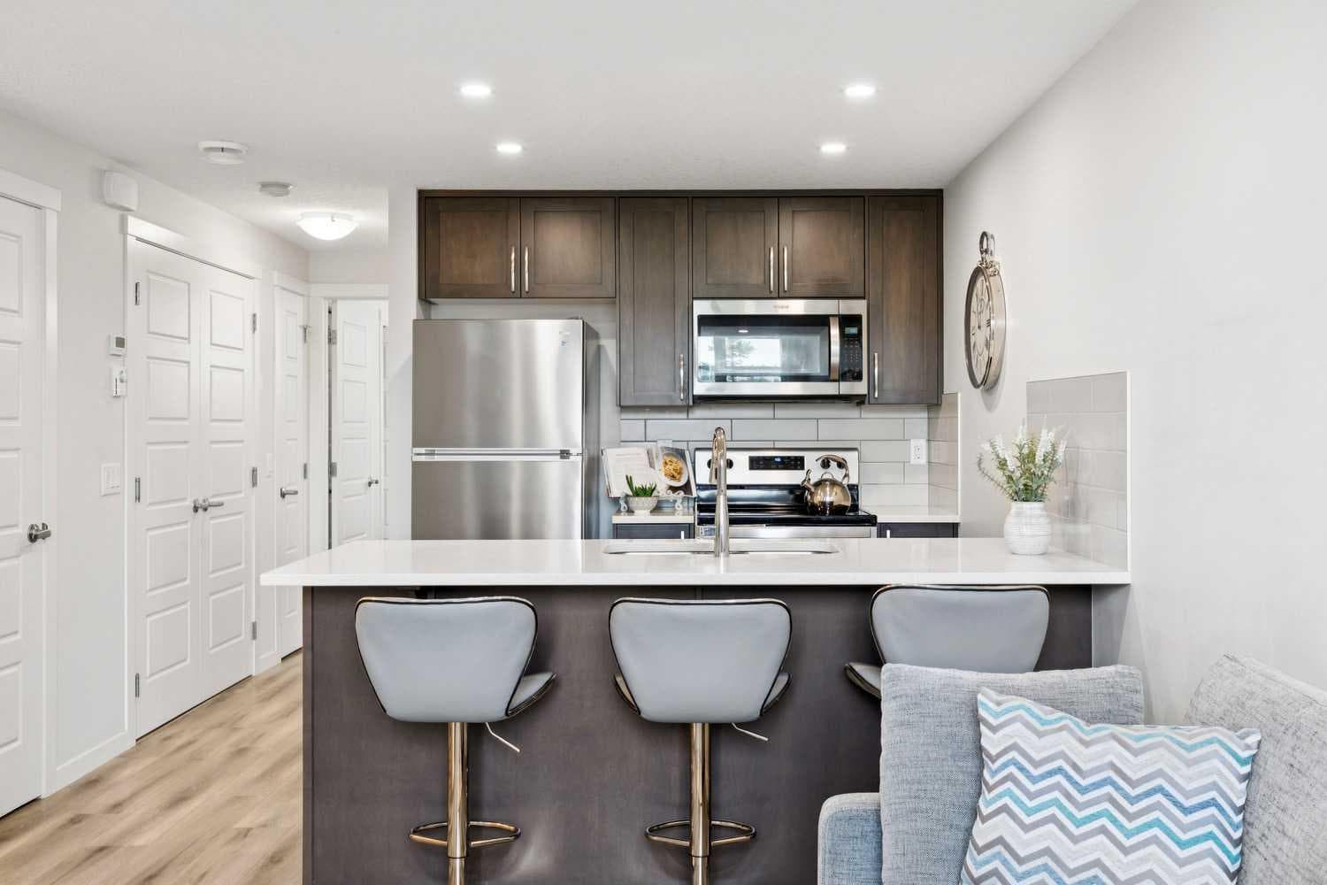 412, 260 Rowley Way NW