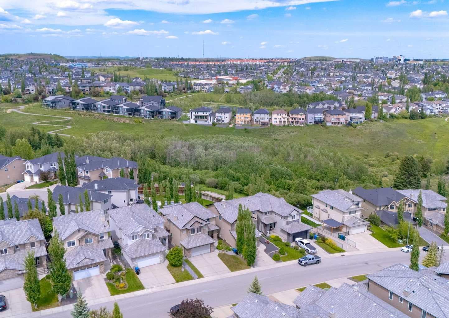 98 Royal Ridge Mount NW