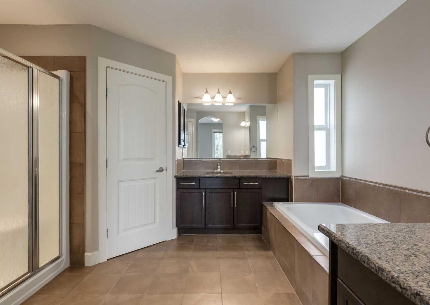 98 Royal Ridge Mount NW