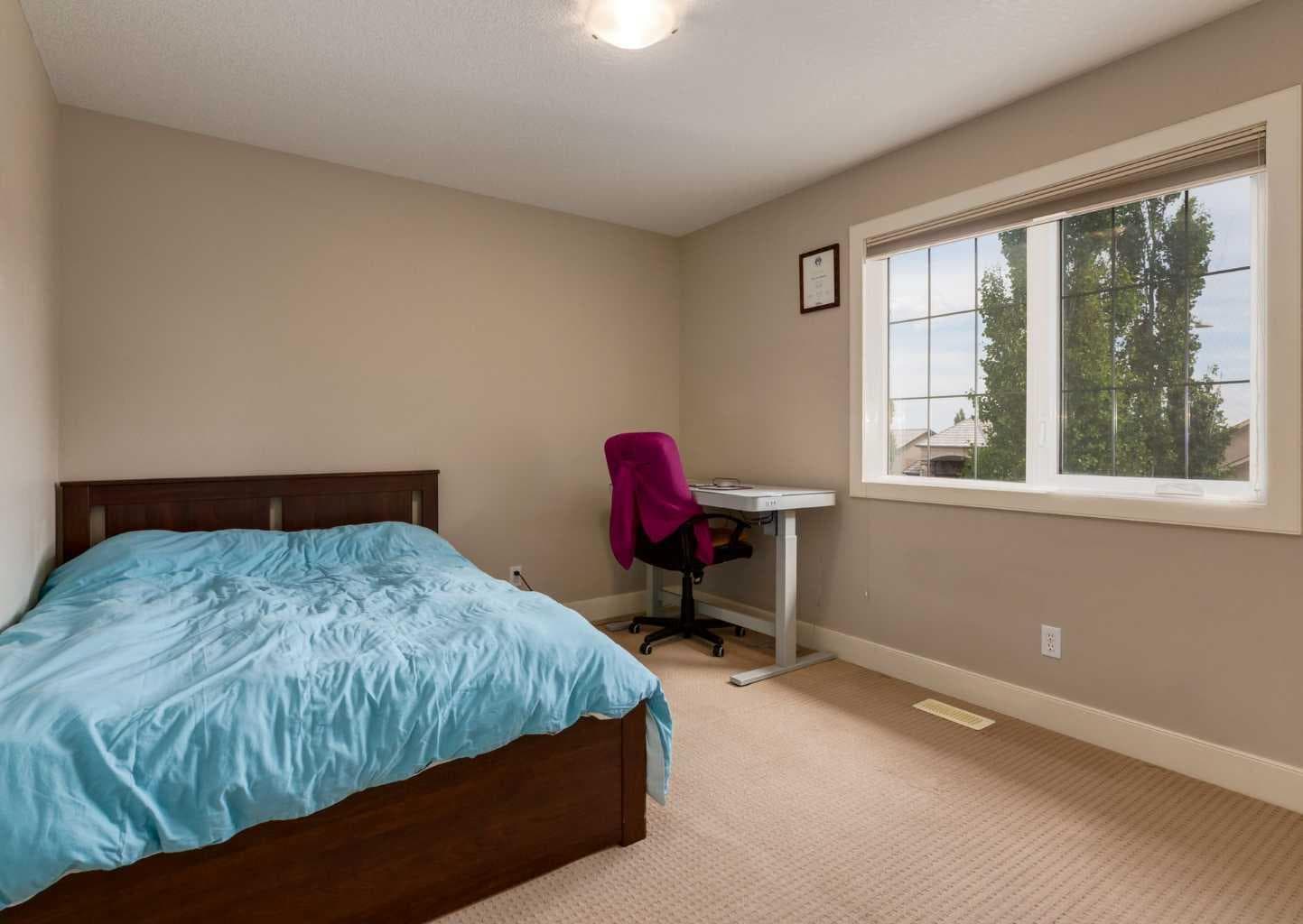 98 Royal Ridge Mount NW