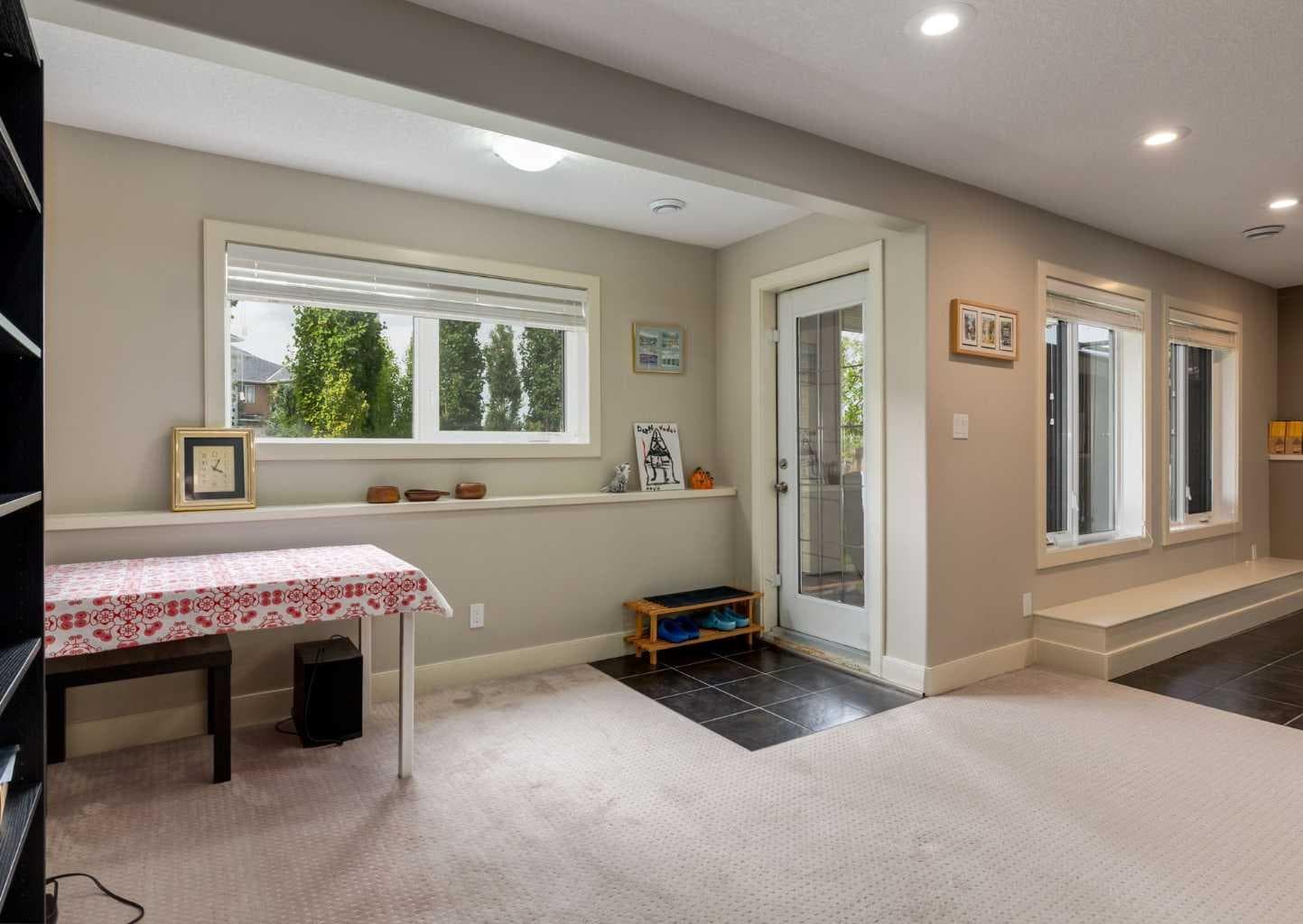 98 Royal Ridge Mount NW