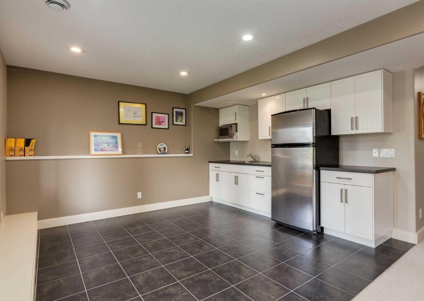 98 Royal Ridge Mount NW