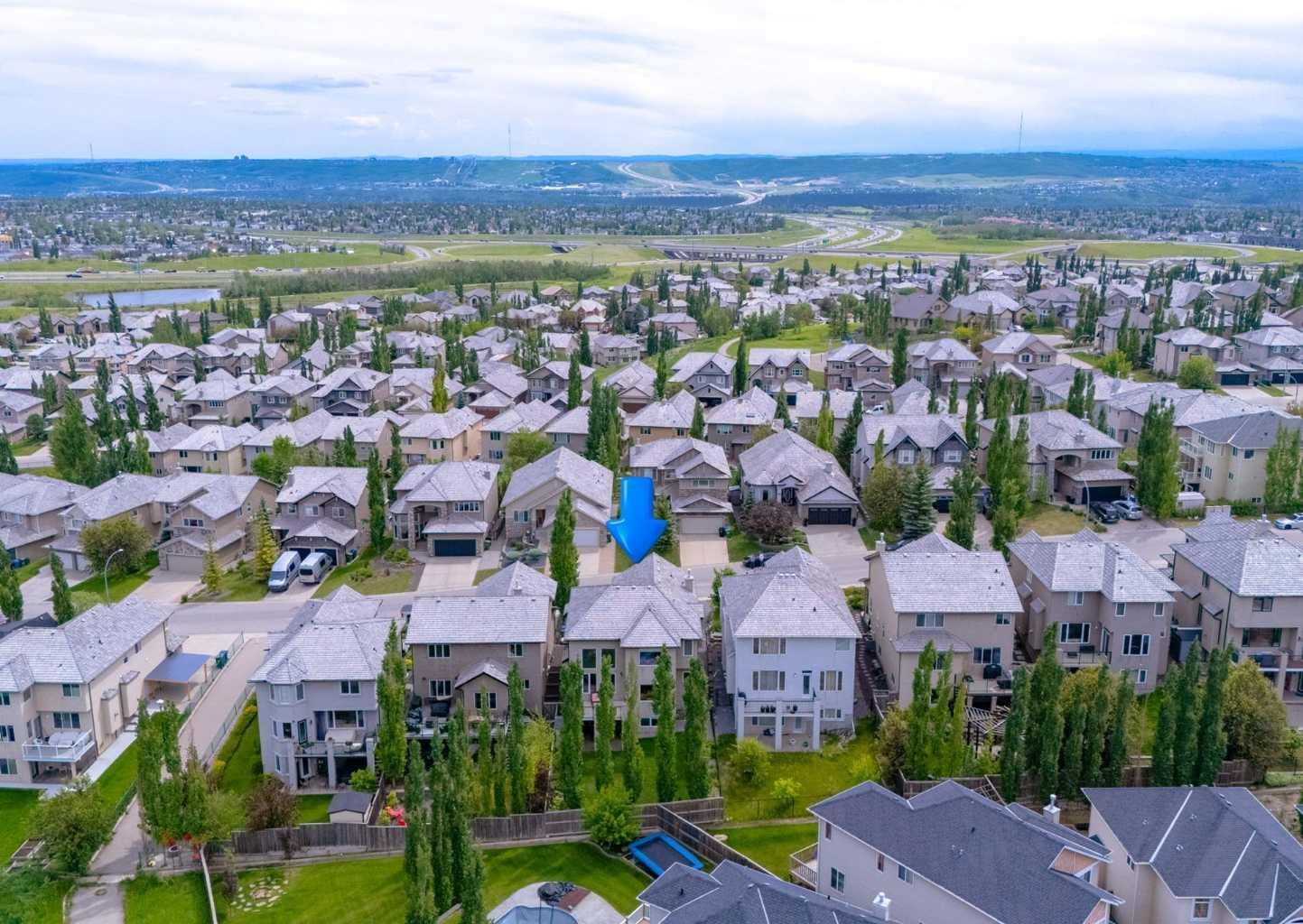 98 Royal Ridge Mount NW
