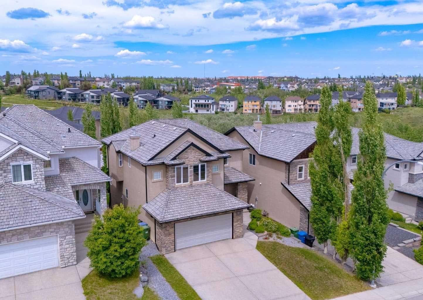 98 Royal Ridge Mount NW