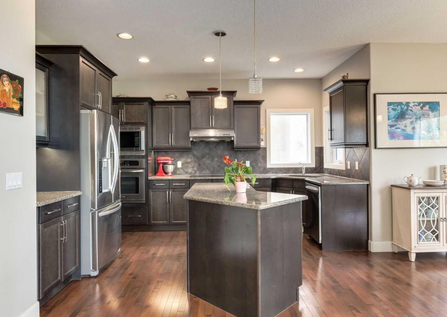 98 Royal Ridge Mount NW
