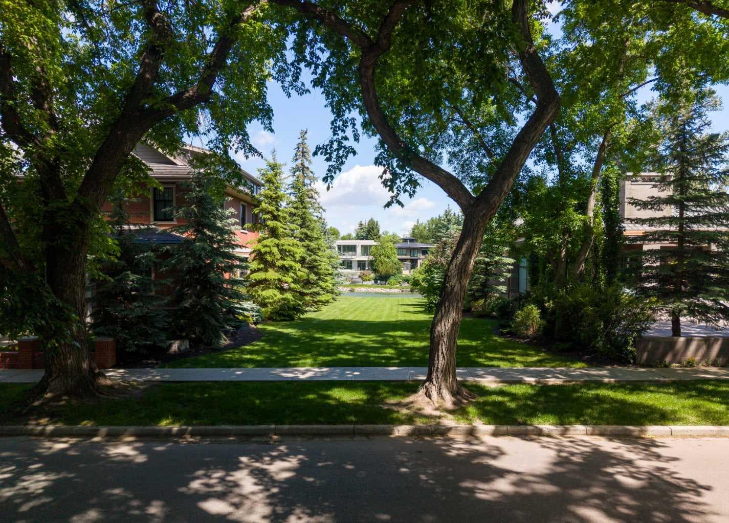 718 Riverdale Avenue SW