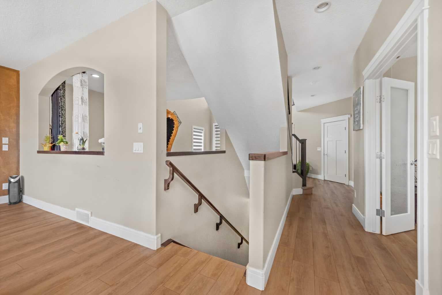 30 Saddlelake View NE
