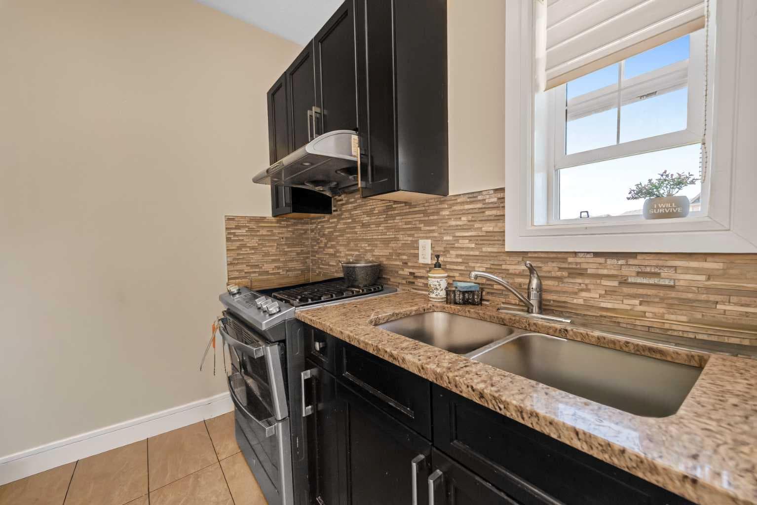 30 Saddlelake View NE