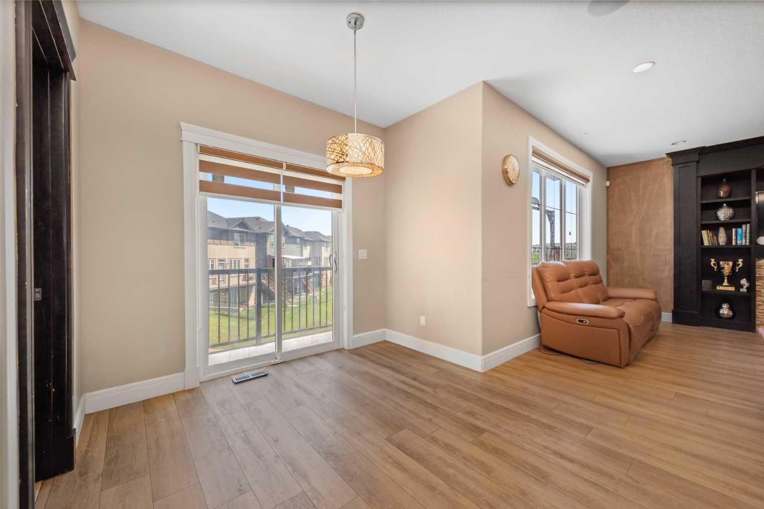 30 Saddlelake View NE