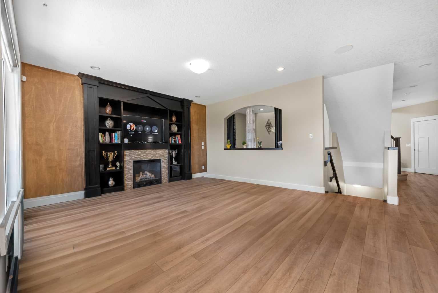 30 Saddlelake View NE