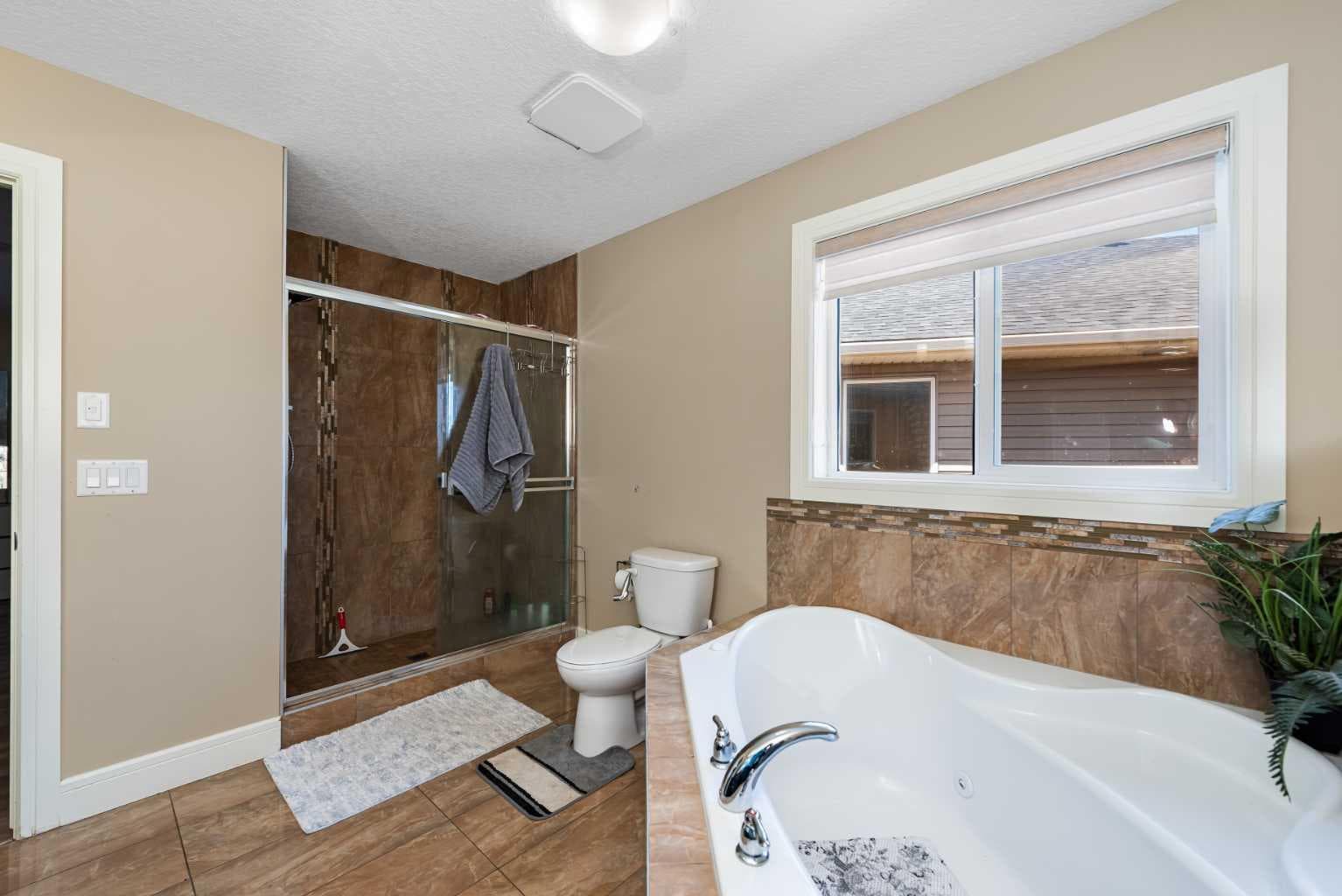 30 Saddlelake View NE