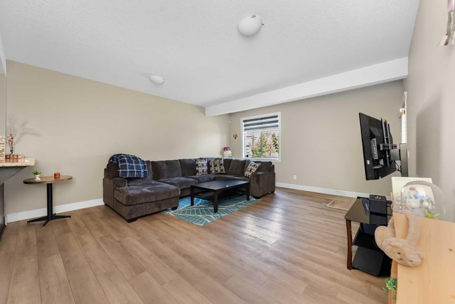 30 Saddlelake View NE