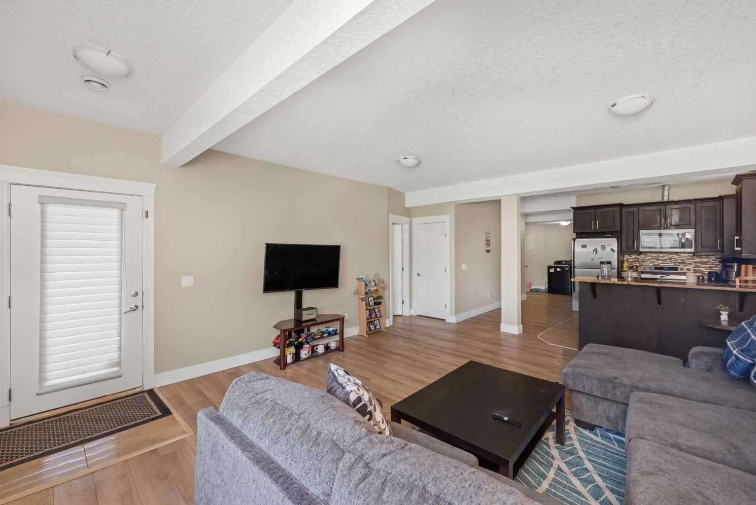 30 Saddlelake View NE
