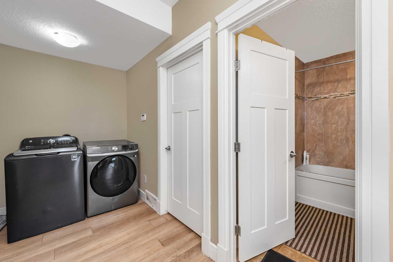 30 Saddlelake View NE