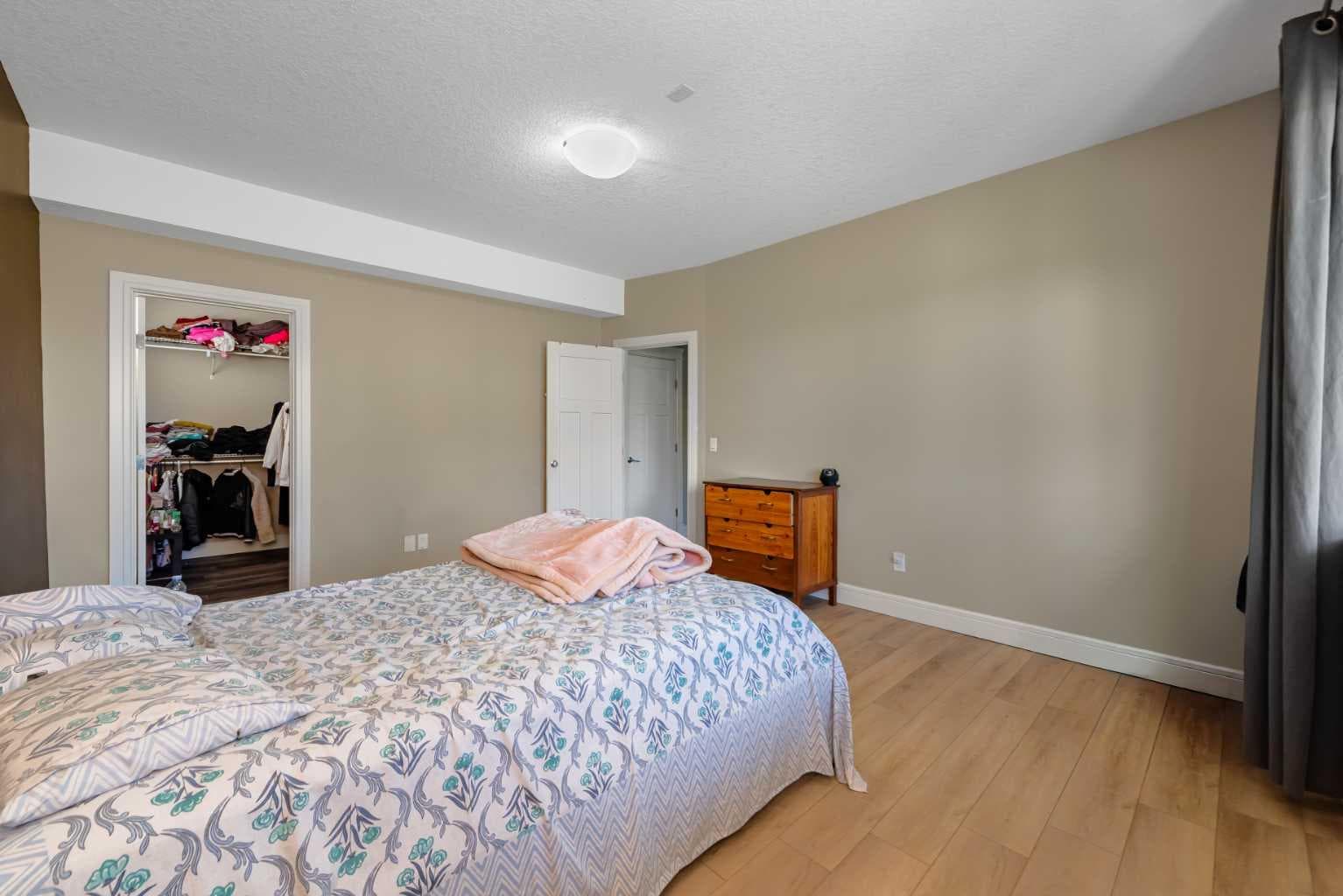 30 Saddlelake View NE