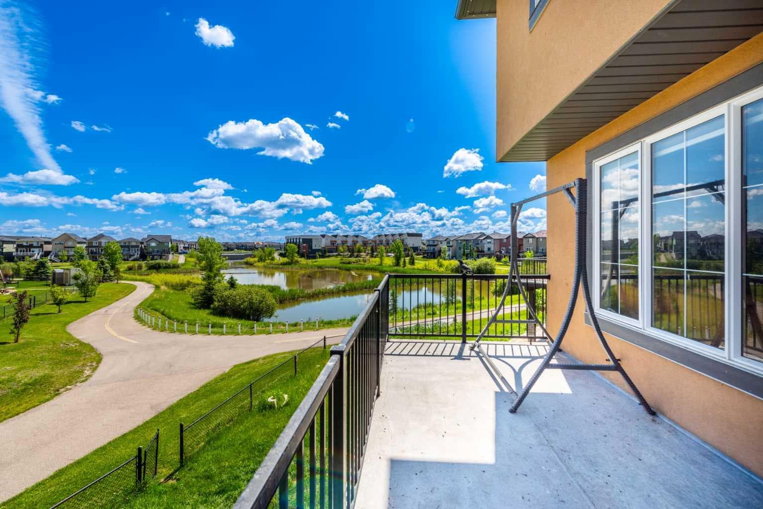 30 Saddlelake View NE