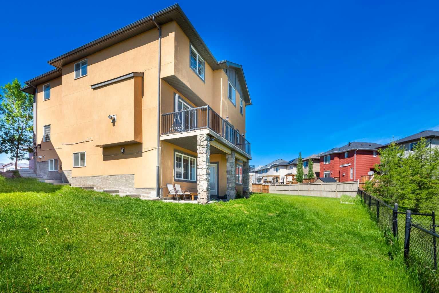 30 Saddlelake View NE