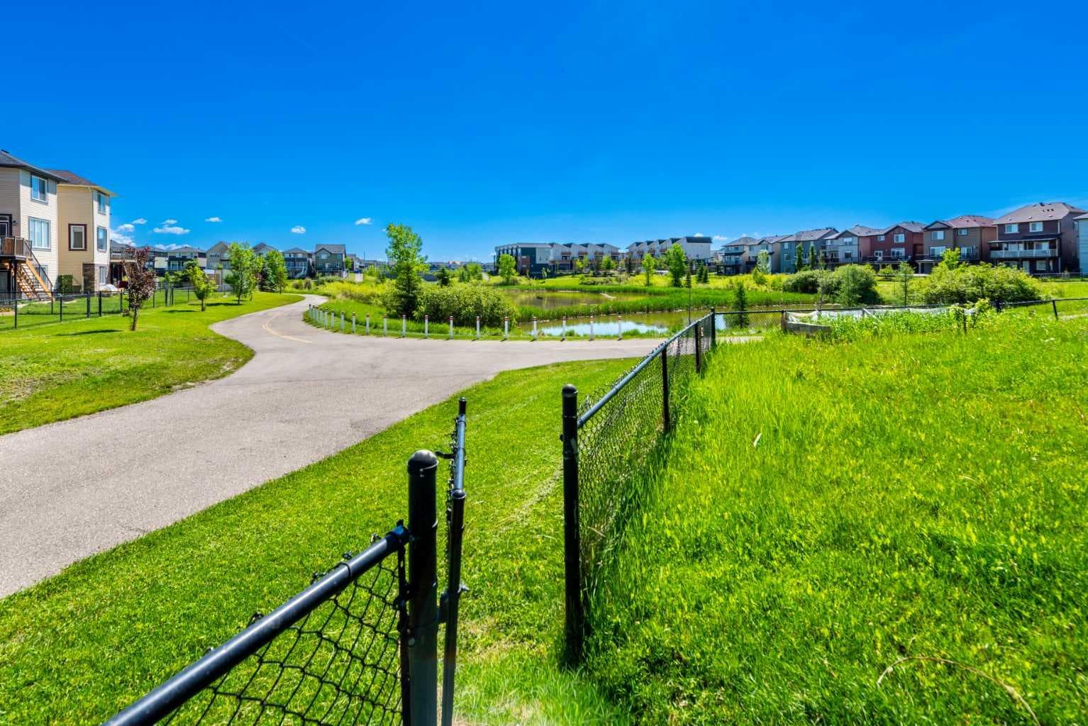 30 Saddlelake View NE