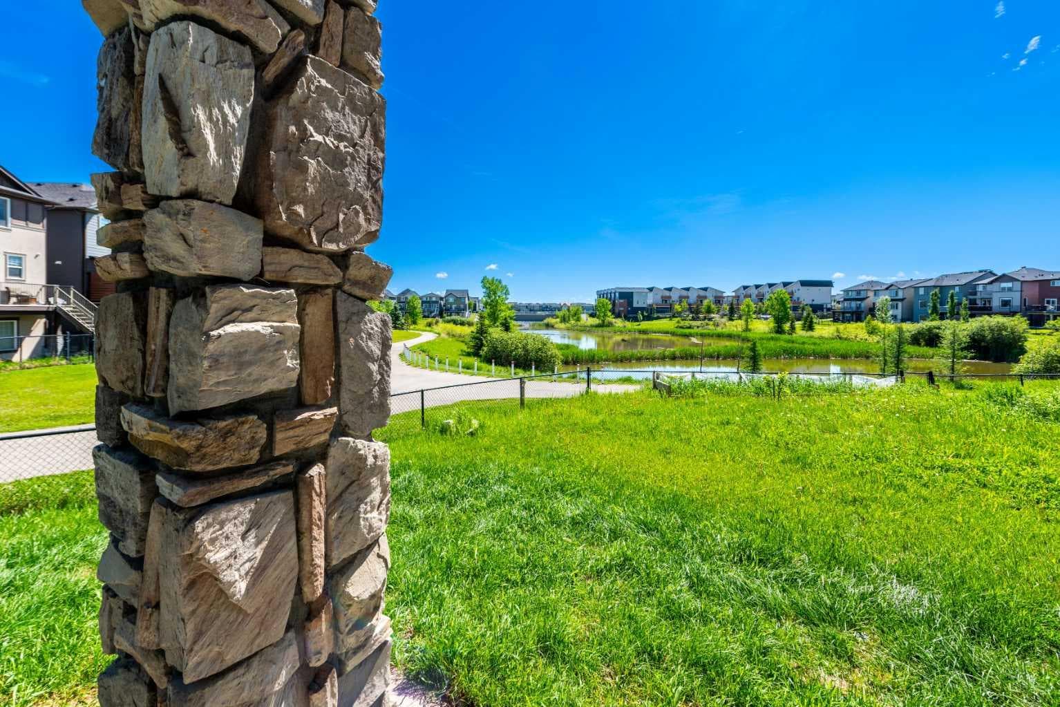 30 Saddlelake View NE