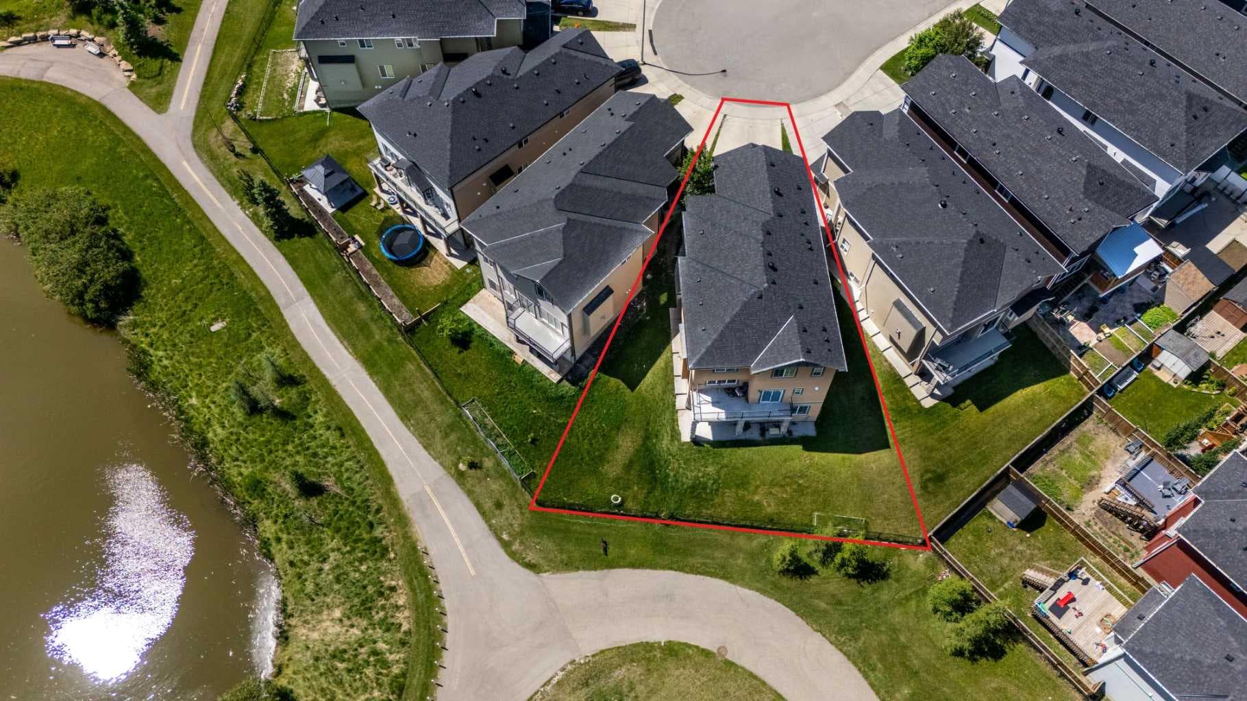 30 Saddlelake View NE