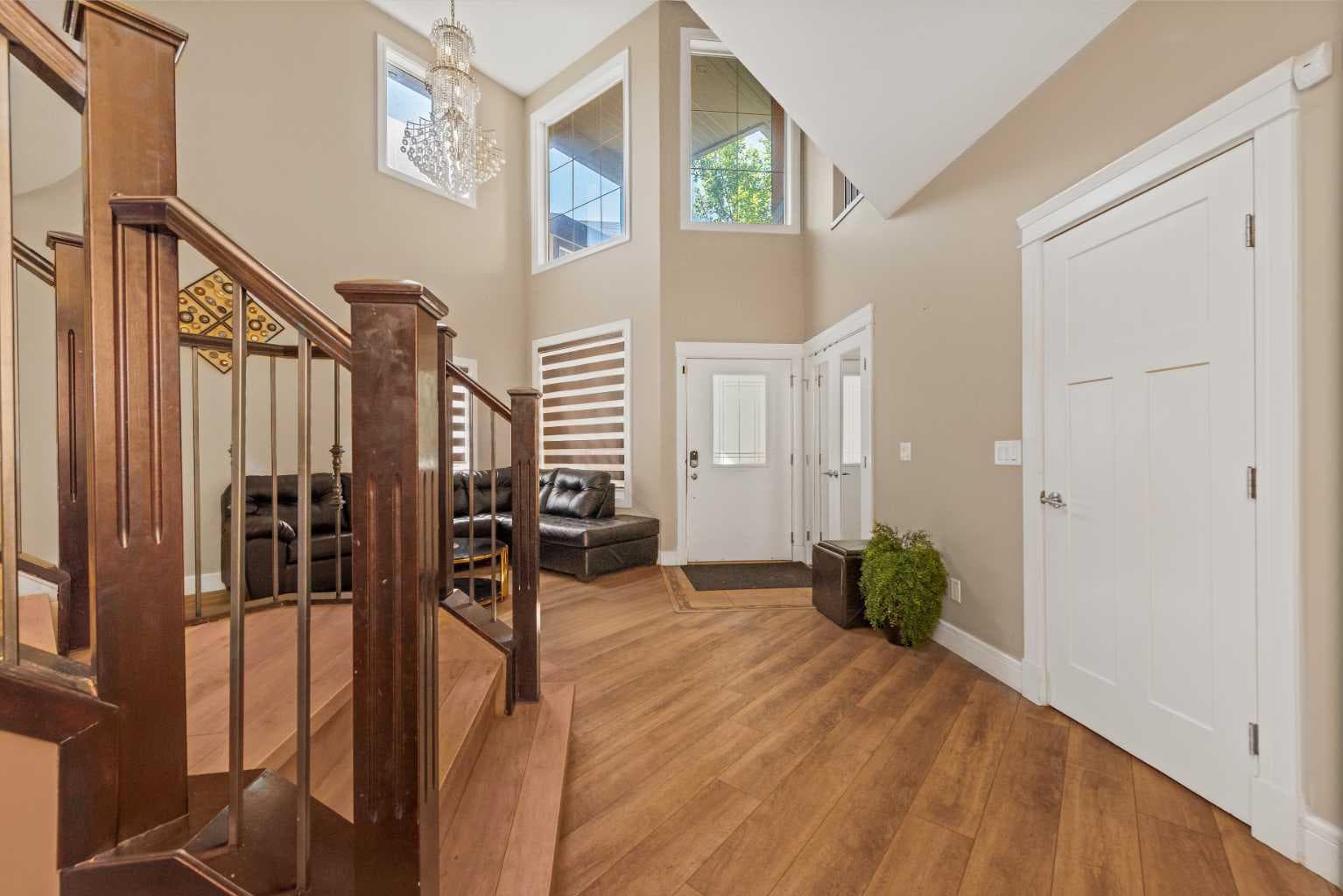 30 Saddlelake View NE