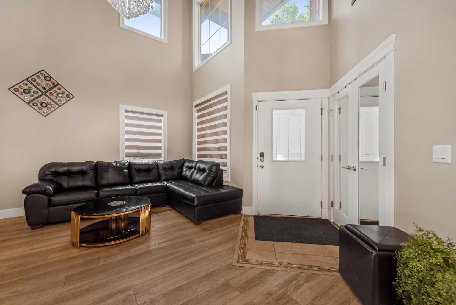 30 Saddlelake View NE