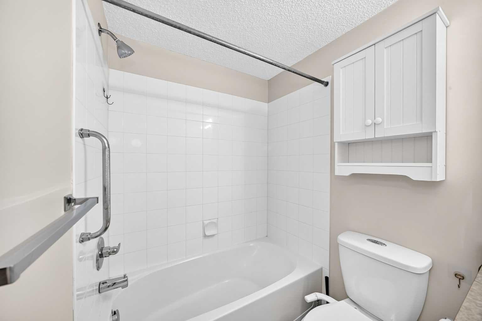 109, 5500 Somervale Court SW