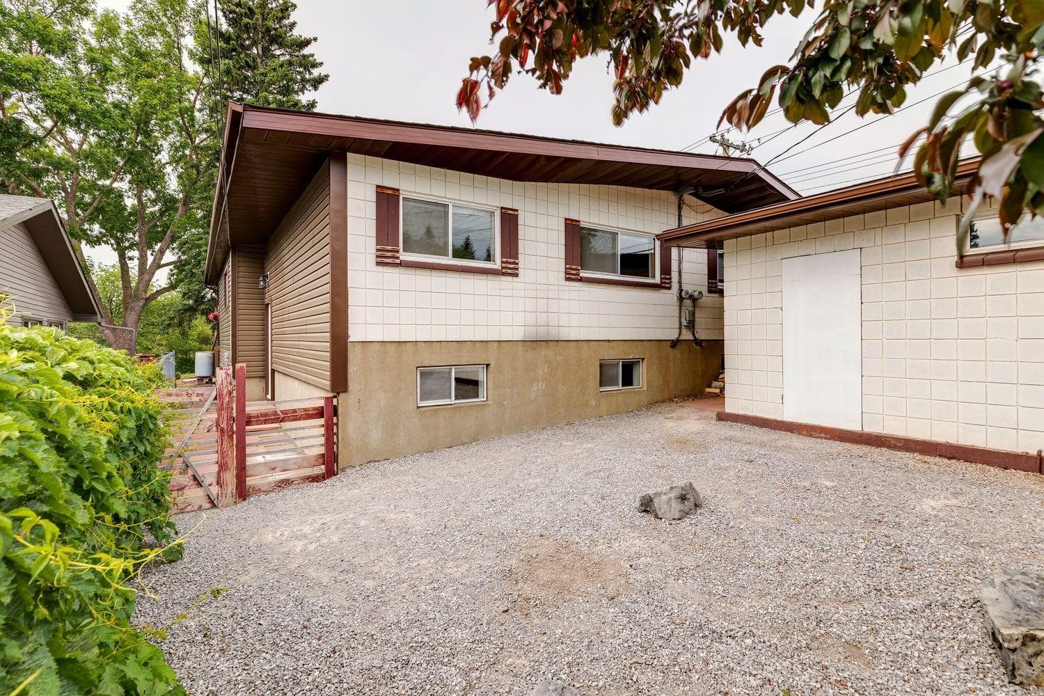 2144 Chilcotin Road NW